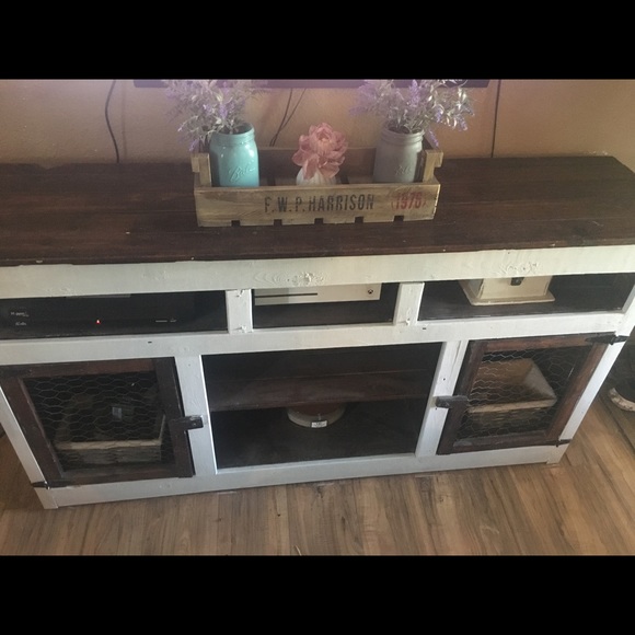Chest and entertainment center - Picture 1 of 2